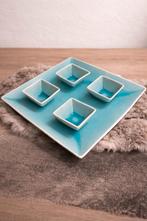 Turquoise tapas schaal met 4 kleine bakjes, Ophalen of Verzenden, Overige stijlen, Aardewerk, Schaal of Schalen