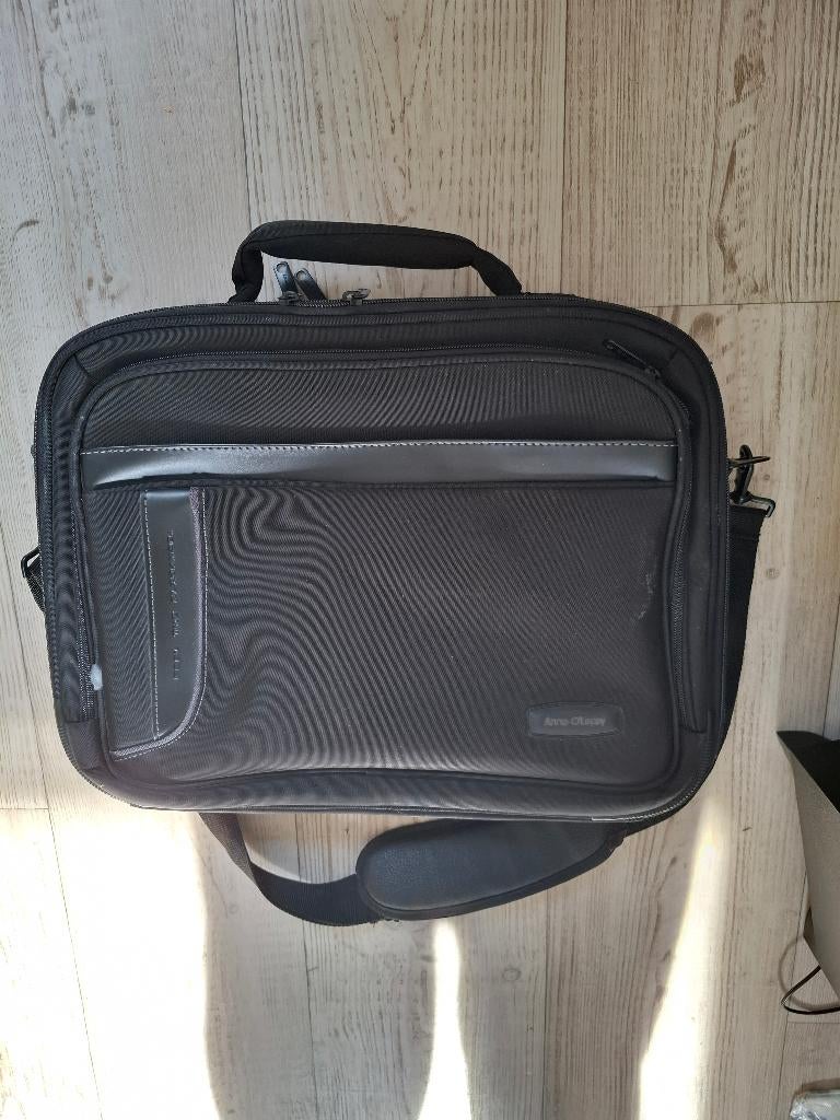 laptoptas, Computers en Software, Laptoptassen, Ophalen of Verzenden, 17 inch of meer, Zo goed als nieuw