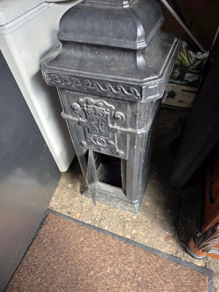 Hard kunststof brievenbus. En oude stoplicht., Tuin en Terras, Brievenbussen, Ophalen of Verzenden, Gebruikt, Kunststof