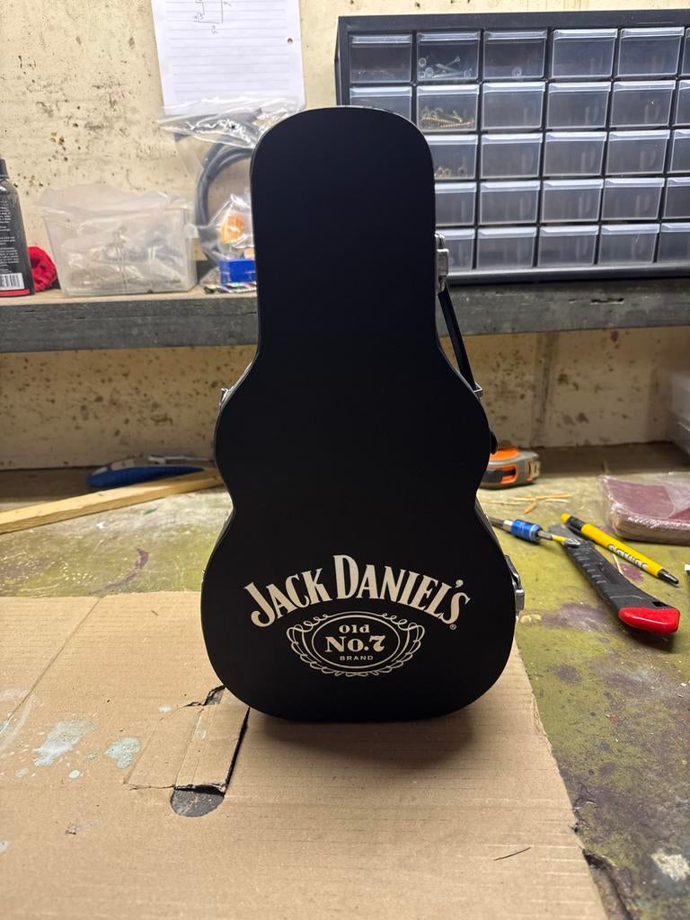 Jack Daniels gitaarkoffer, Ophalen, Zo goed als nieuw