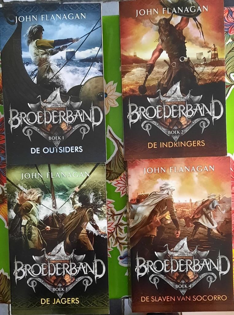 Broederband delen 1 t/m 4 - John Flanagan, Ophalen of Verzenden