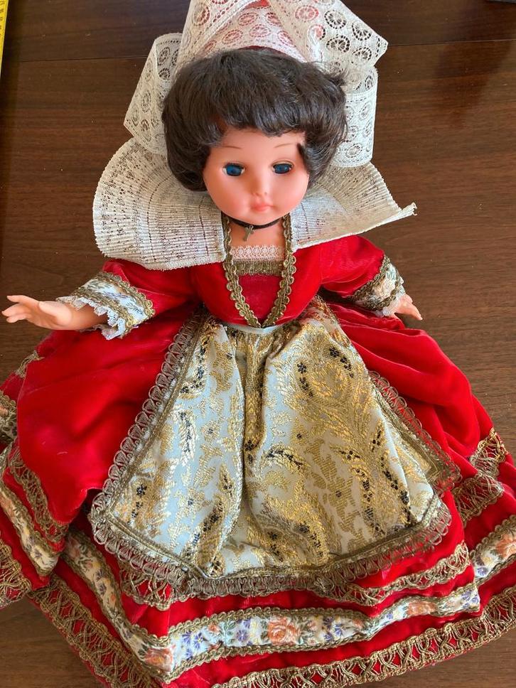 Bretonse klederdracht pop (50 cm), Verzamelen, Poppen, Zo goed als nieuw, Pop, Ophalen of Verzenden