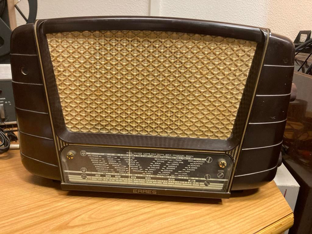 Bakelieten Erres radio KY524 uit 1953, Audio, Tv en Foto, Radio's, Ophalen of Verzenden, Gebruikt, Radio