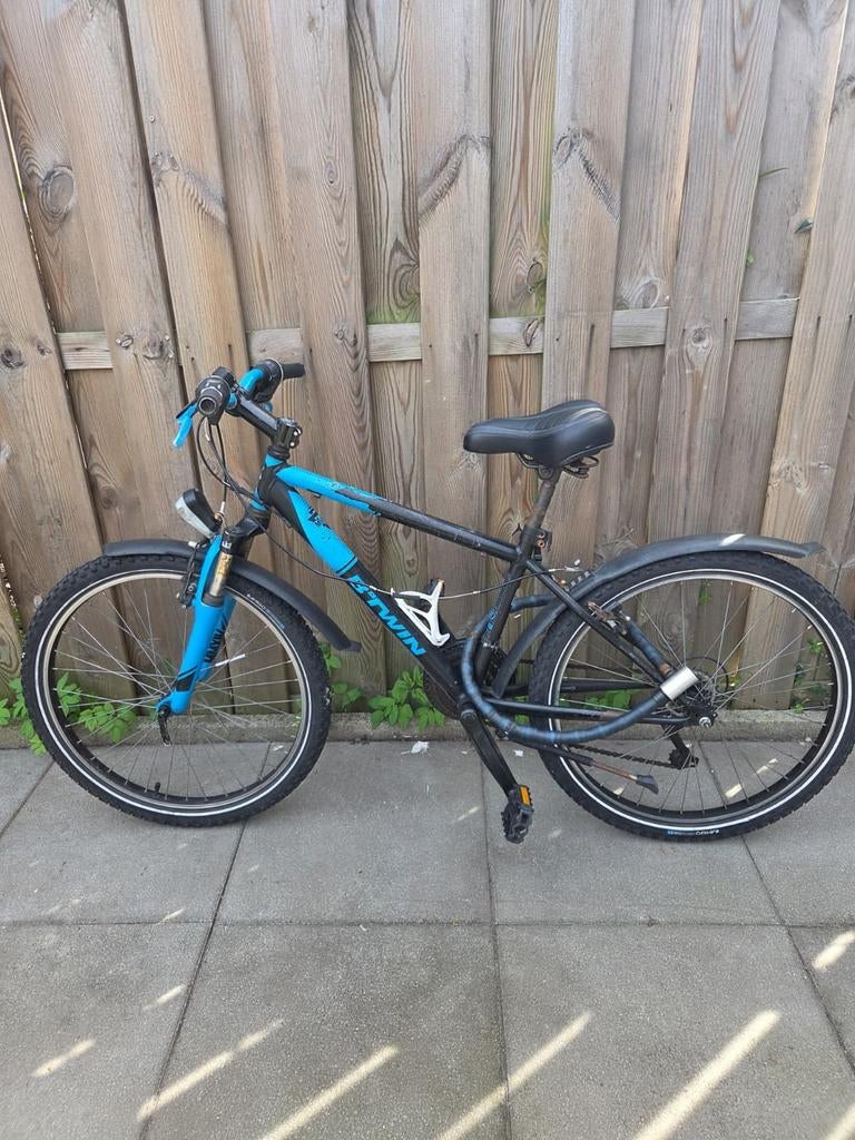 B'Twin Rockrider 300 Mountainbike - Zwart/Blauw, Gebruikt, Velgrem, Versnellingen, 53 tot 57 cm