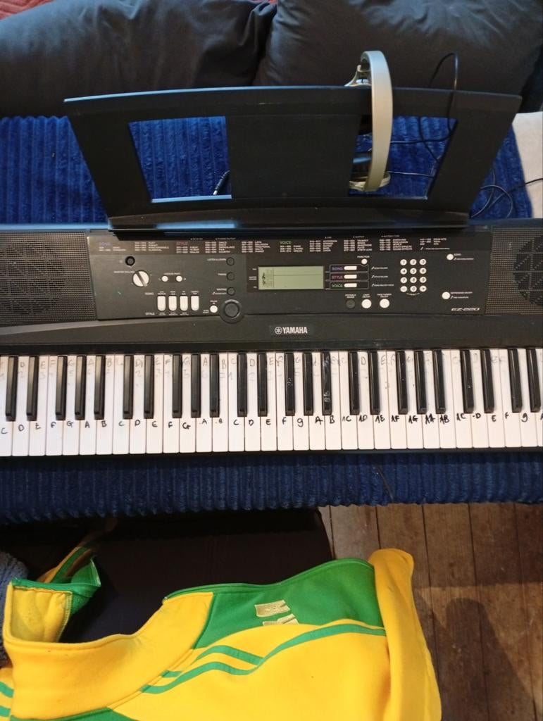 Yamaha EZ-220 Keyboard, Yamaha, Ophalen of Verzenden, Midi-aansluiting, 61 toetsen