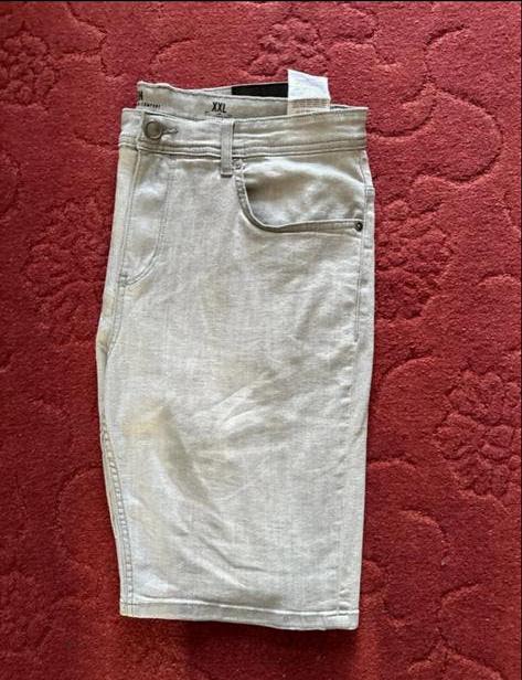 Grijze korte broek XXL - Comfortabele denim short, Kleding | Heren, Broeken en Pantalons, Zo goed als nieuw, Overige maten, Grijs