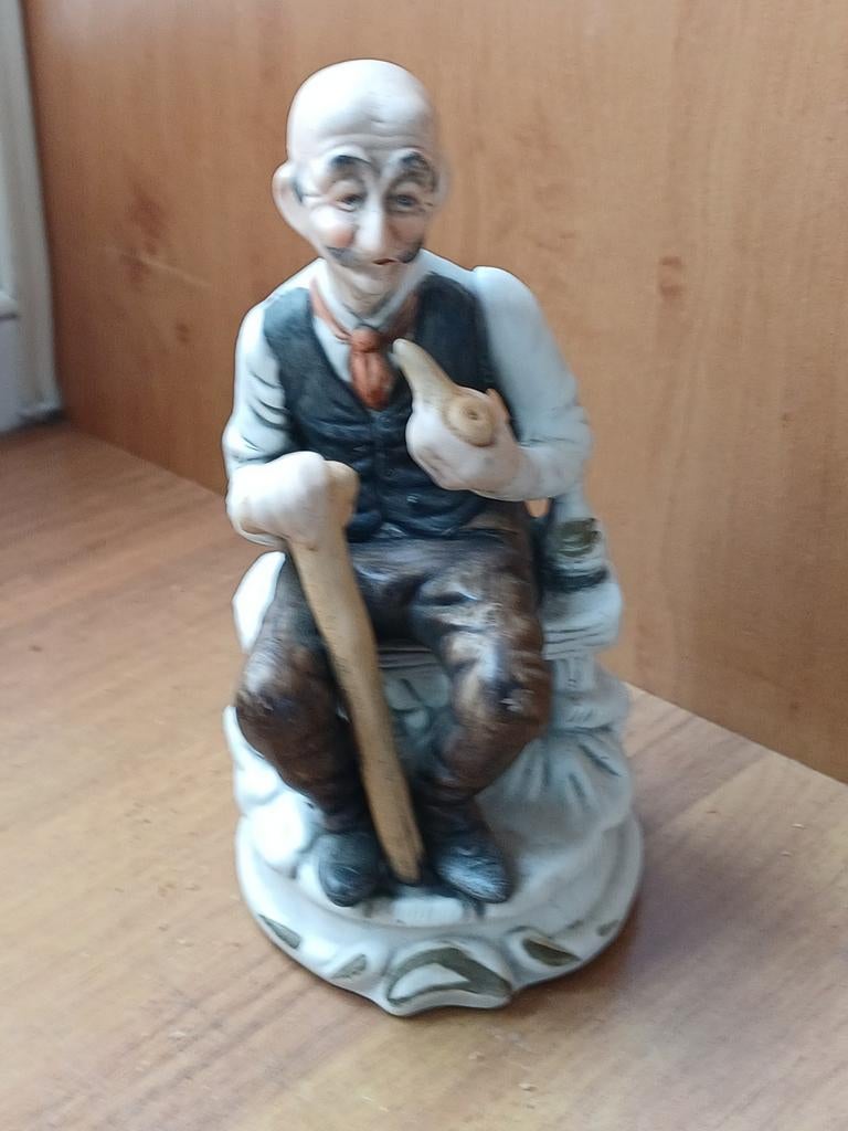 Oude man met pijp en wandelstok beeldje, Ophalen of Verzenden