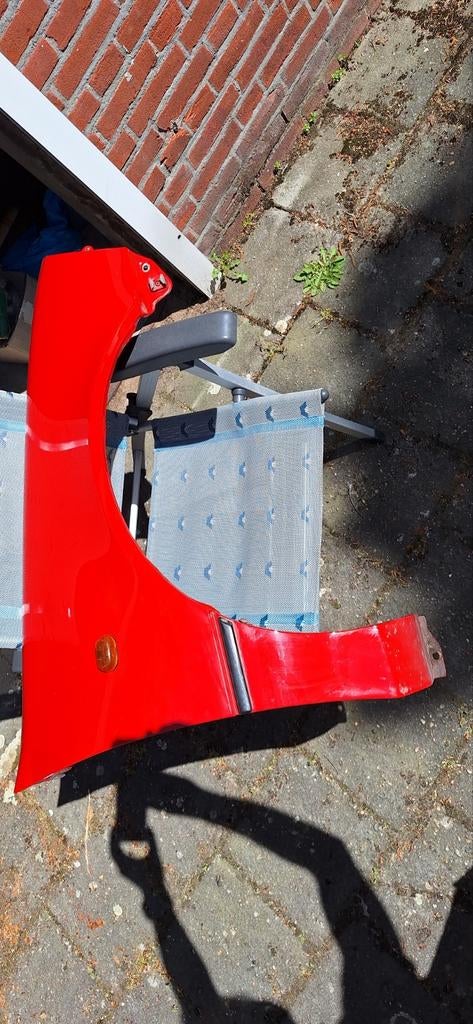 Spatscherm rechtsvoor Suzuki Swift signaalrood., Fietsen en Brommers, Ophalen