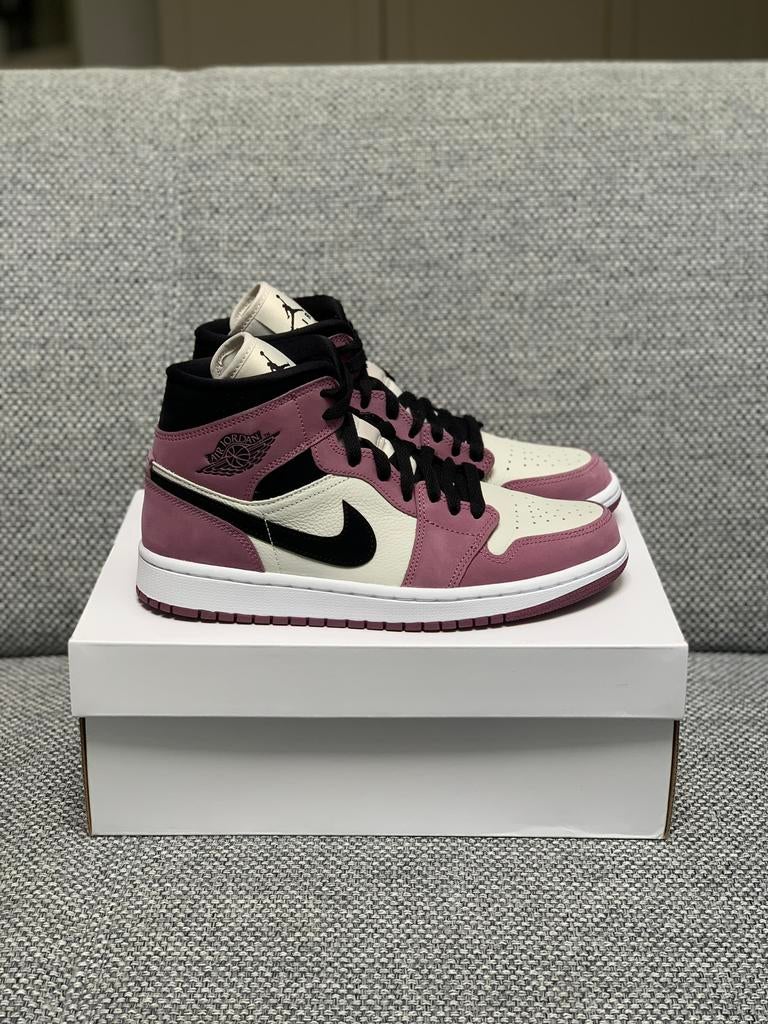 Jordan 1 mid mulberry 40, Kleding | Dames, Overige kleuren, Nieuw, Ophalen of Verzenden, Sneakers of Gympen