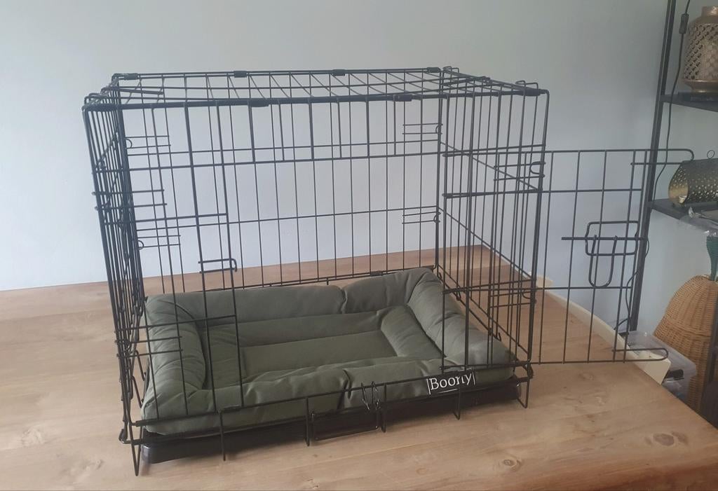 Zwarte bench met groen kussen, Ophalen, Zo goed als nieuw