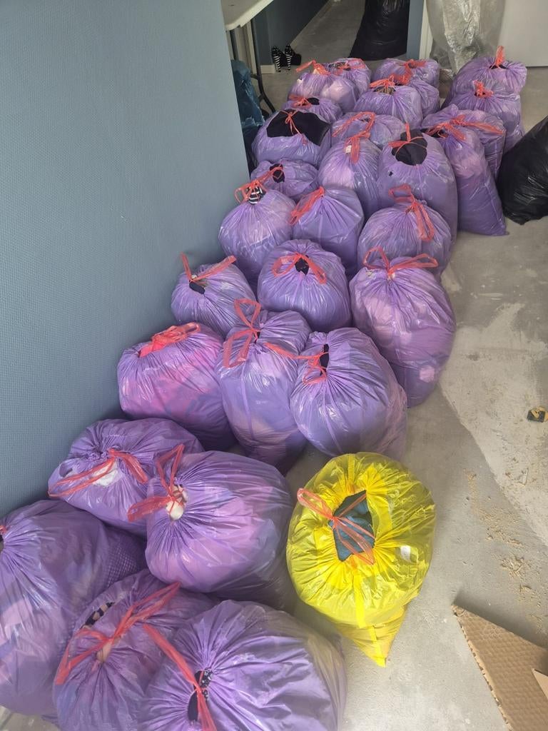 Grote partij kledingzakken - diverse maten en merken, Kleding | Dames, Dames-kledingpakketten, Zo goed als nieuw, Ophalen of Verzenden