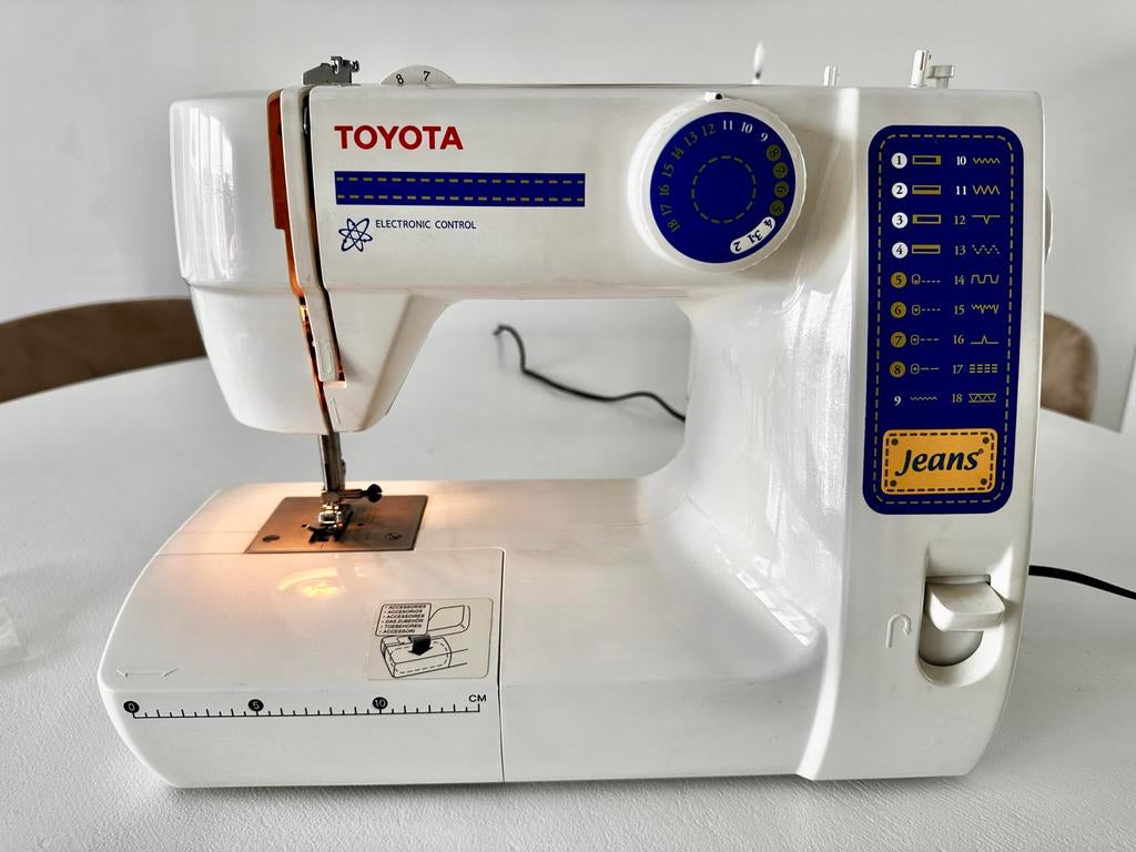 Toyota naaimachine JFS18, Hobby en Vrije tijd, Naaimachines en Toebehoren, Ophalen of Verzenden, Gebruikt, Naaimachine