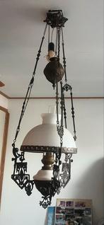 Antieke olielamp hanglamp met wit glazen kap, Antiek en Kunst, Ophalen of Verzenden