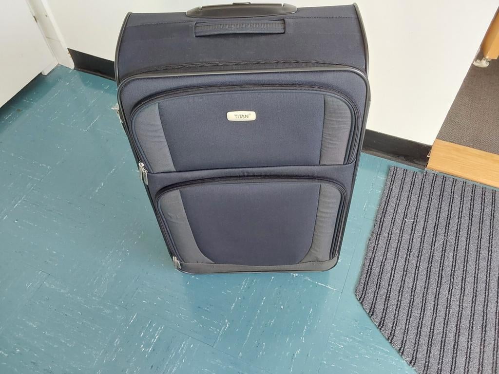 Titan reiskoffer - Donkerblauw, met wieltjes en handgreep, Gebruikt, Blauw, Ophalen of Verzenden, Wieltjes