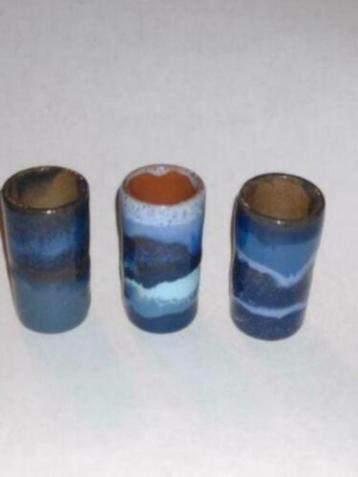 Keramische blauwe cilinder vaas / Fennicole, Verzamelen, Poppenhuizen en Toebehoren, Nieuw, Decoratie, Ophalen