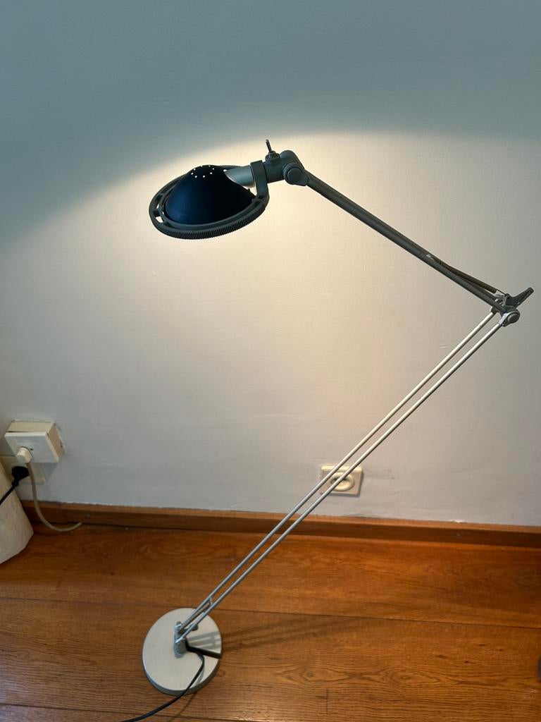 Luce Plain Berenice vloerlamp aluminium met zwart kapje, Huis en Inrichting, Lampen | Vloerlampen, Ophalen, Overige materialen
