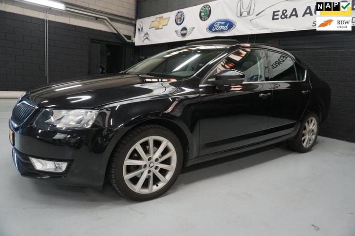 Skoda Octavia 1.6 TDI AUTOMAAT /PANORAMA / NAP /EX BPM €84, Auto's, Skoda, Bedrijf, Te koop, Octavia, ABS, Airbags, Airconditioning