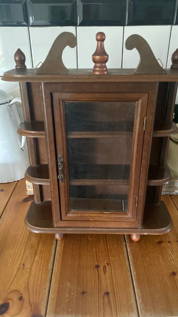 Vintage houten wand/pronk kastje met glazen deurtje, Antiek en Kunst, Ophalen