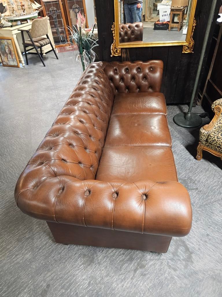 Bruine Chesterfield bank, Ophalen, Gebruikt, 75 tot 100 cm, Nvt