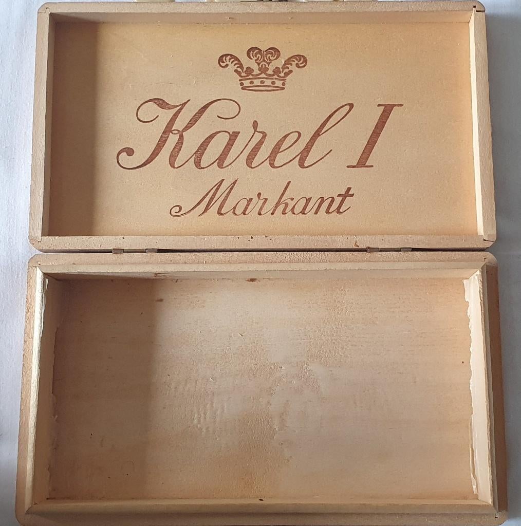 Houten sigarenkistje van Karel I Markant in zeer goede staat, Verzamelen, Ophalen of Verzenden, Zo goed als nieuw, Sigarenbandjes