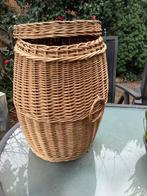 Grote rieten wasmand met deksel, Gebruikt, Mand, Ophalen of Verzenden, Riet