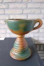 vintage vaasje in de vorm van een kelk, Gebruikt, Overige kleuren, Aardewerk of Porselein, Ophalen of Verzenden