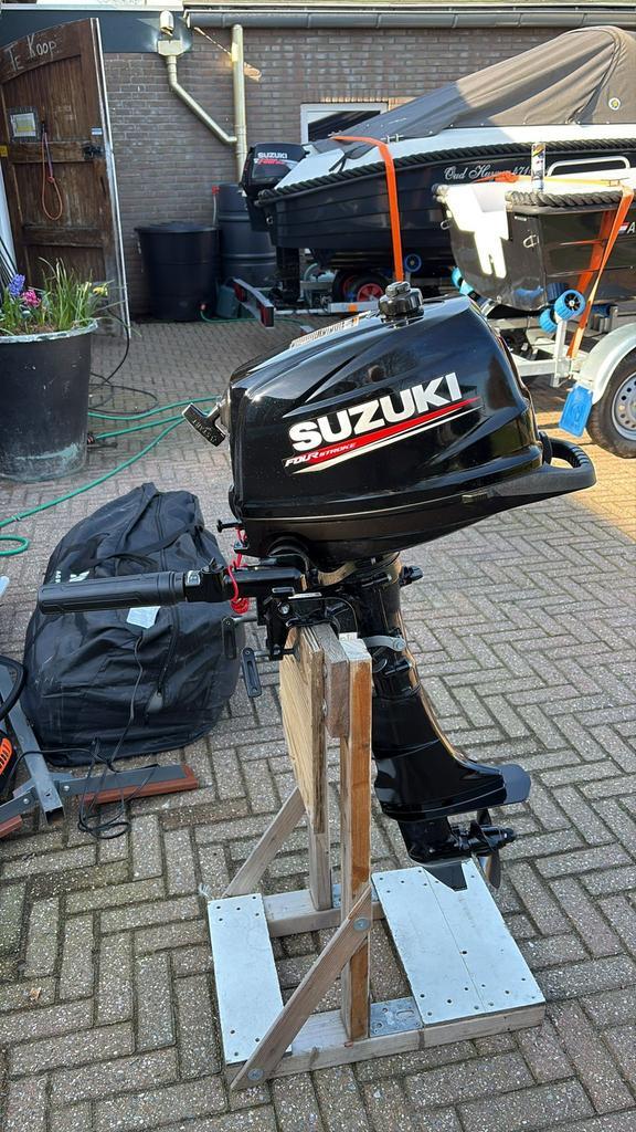 Suzuki 6pk 4 takt 2019 inc brandstof tank nieuwstaat, Watersport en Boten, Buiten- en Binnenboordmotoren, Zo goed als nieuw, Benzine