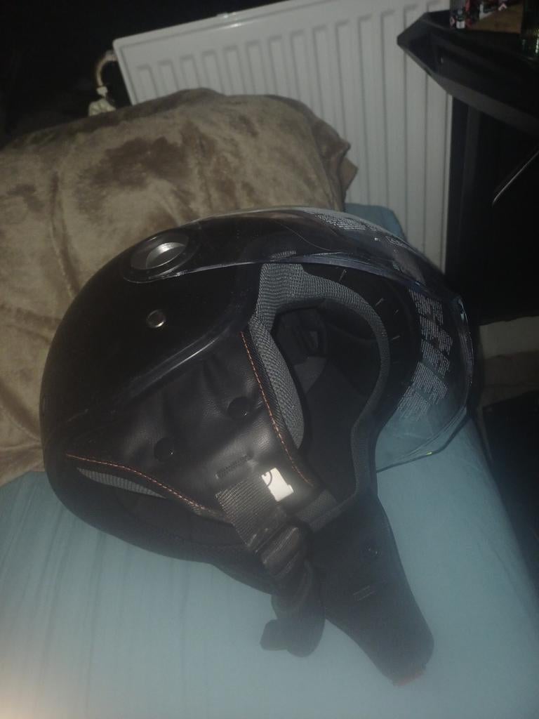 Splinternieuwe helm, slechts één keer gedragen, Fietsen en Brommers, Brommerhelmen, Ophalen of Verzenden, Zo goed als nieuw, Medium