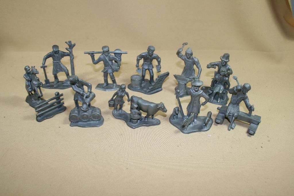 10 tinnen beeldjes van ambachten, Ophalen of Verzenden