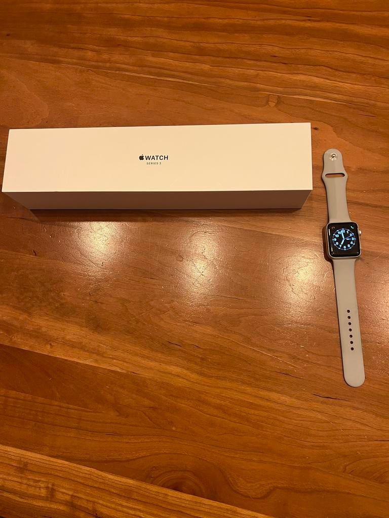 Apple Watch Series 3 42mm Zilver Aluminium met 3 bandjes, Hartslag, IOS, Ophalen of Verzenden, Zo goed als nieuw