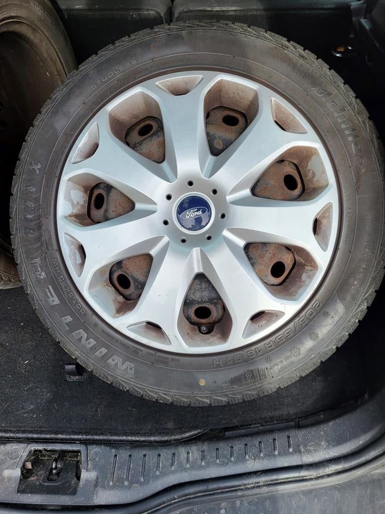 Winterbanden en stalen velg 205/55r 16 91h voor ford focus, Auto-onderdelen, Banden en Velgen, Ophalen, Gebruikt, 16 inch, Banden en Velgen