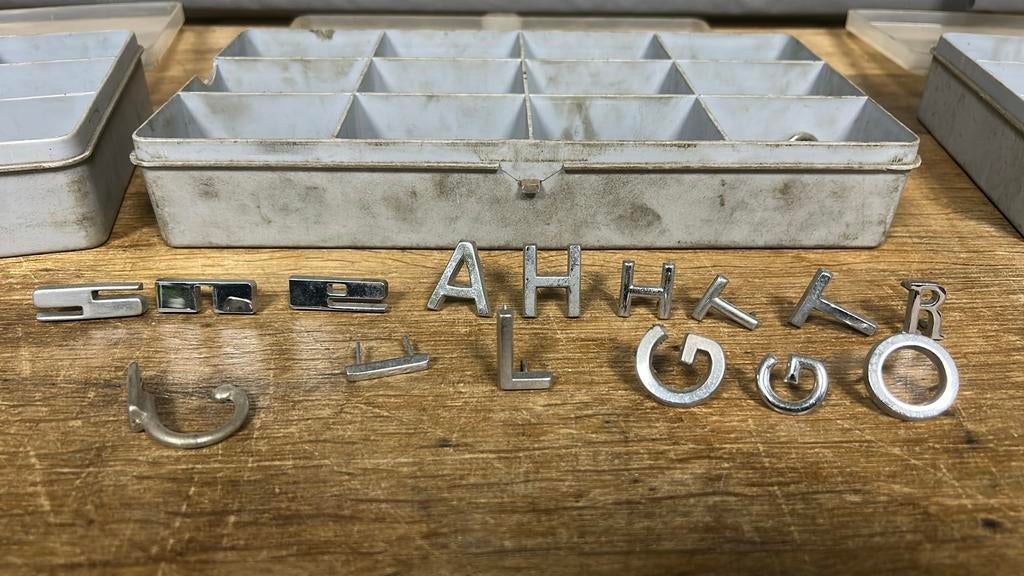 Antieke auto verchroomde 3D letters. 2,5 kilo., Ophalen of Verzenden, Nieuw, Auto's