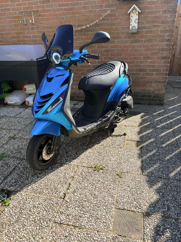 Piaggio zip full option, Fietsen en Brommers, Scooters | Piaggio, Ophalen of Verzenden, Zo goed als nieuw, Benzine, Zip