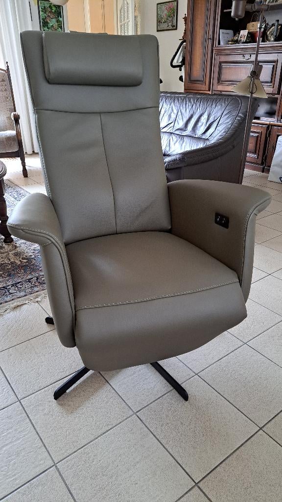 Prominent sta-op fauteuil E-chair 200, Ophalen, Minder dan 75 cm, Leer, Zo goed als nieuw
