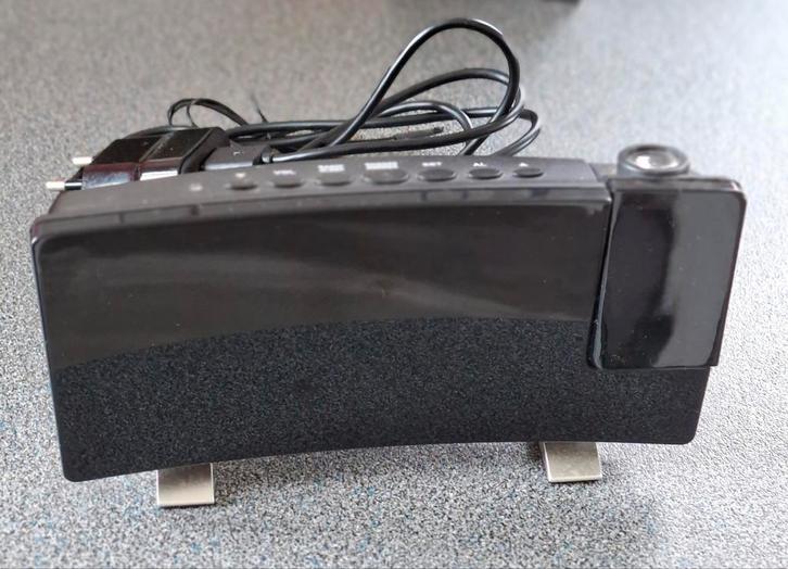 Living Nine wekkerradio - met projectie - digitale wekker, Witgoed en Apparatuur, Wekkers, Zo goed als nieuw, Ophalen