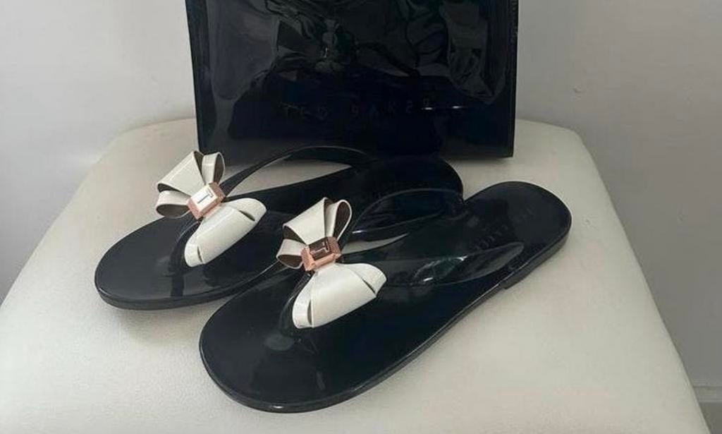 Ted Baker slippers strik plastic rubber teenslipper zwart 39, Kleding | Dames, Schoenen, Zo goed als nieuw, Zwart, Ophalen of Verzenden