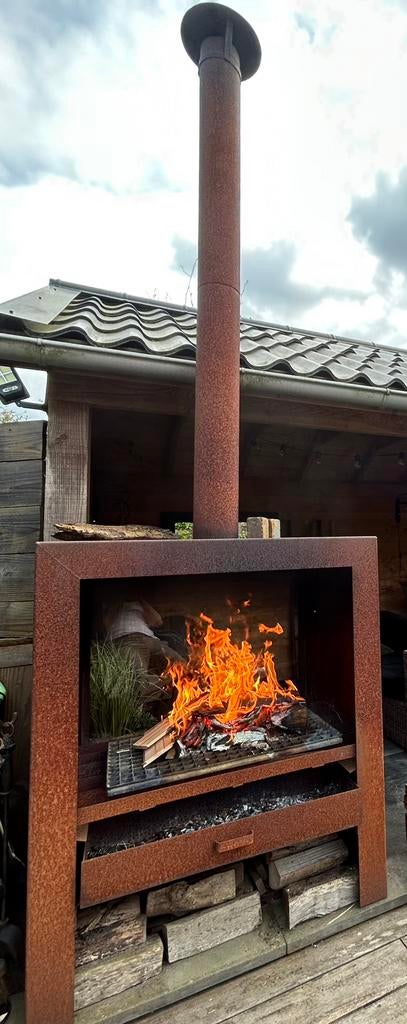 Robuuste Cortenstaal Buitenhaard – Hittebestendig Glas, Ophalen, Gebruikt