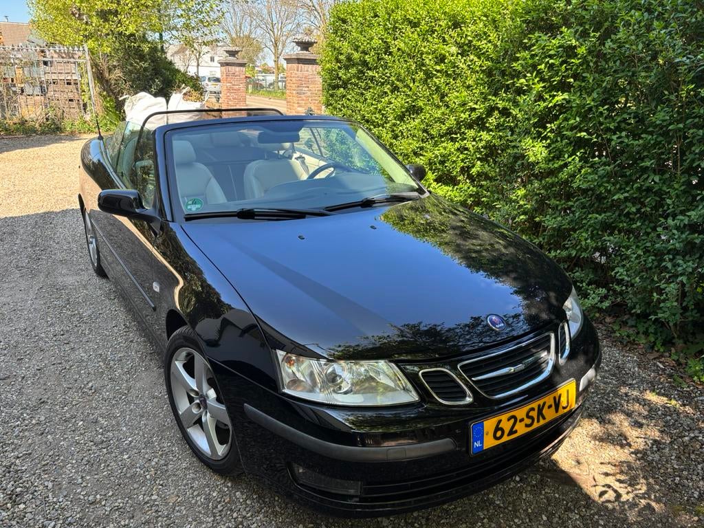 Saab 9-3 1.8 T vector 110KW Cabrio AUT 2005 Zwart, Auto's, Saab, 1998 cc, Beige, 4 cilinders, Cabriolet