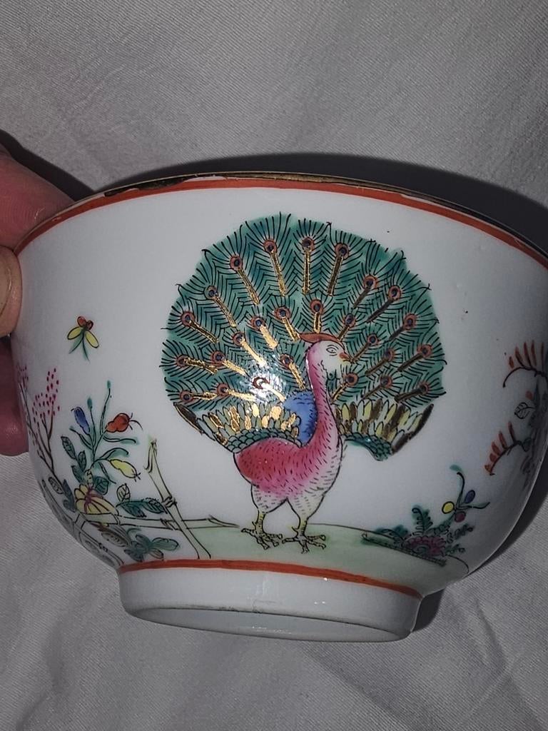 Antieke Chinese Famille Rose Kom met Pauwdecoratie, Antiek en Kunst, Ophalen of Verzenden