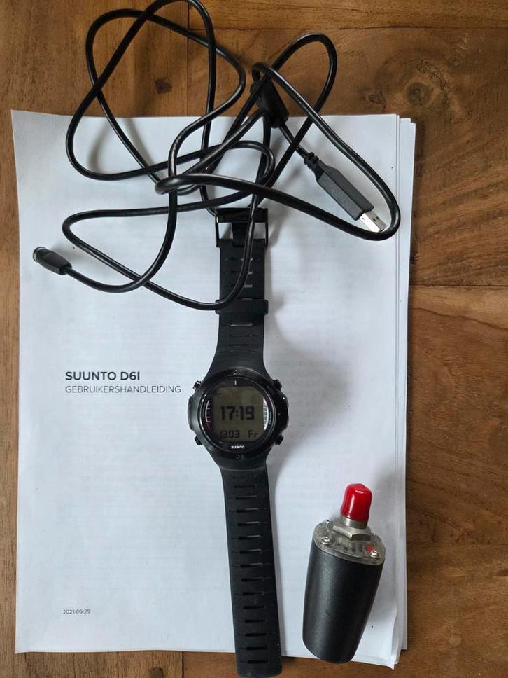 Suunto D6i duikcomputer met zender, kabel en handleiding, Watersport en Boten, Duiken, Ophalen of Verzenden