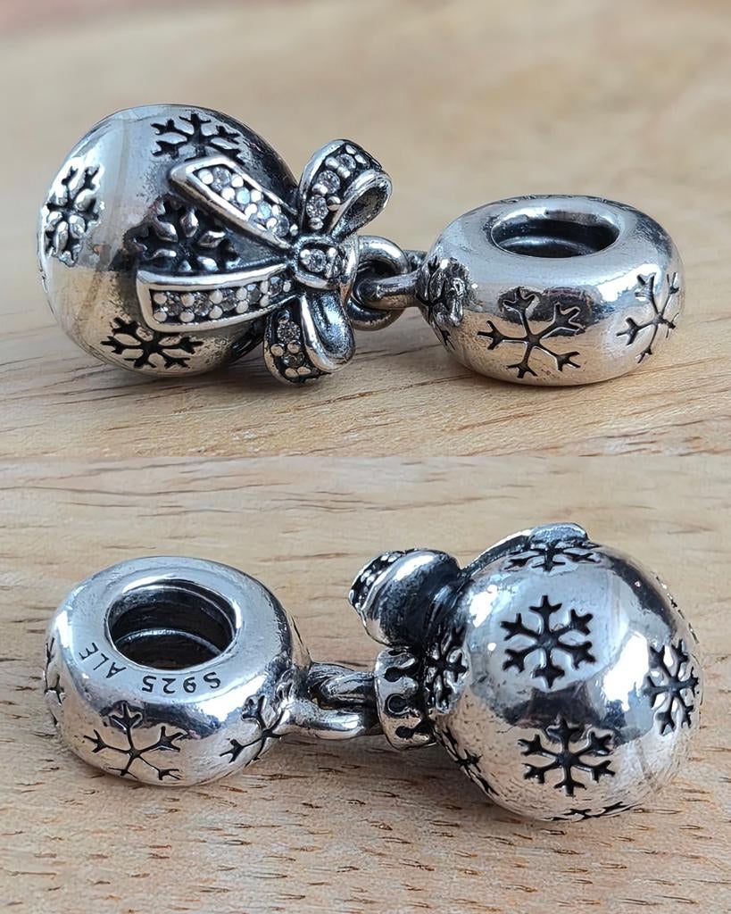 Zgan Pandora kerstbal bedel, Sieraden, Tassen en Uiterlijk, Bedels, Ophalen of Verzenden, Zo goed als nieuw, Zilver, Pandora