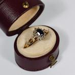 Gouden entourage ring met saffier en diamanten, Blauw, Ophalen of Verzenden, 17 tot 18, Met edelsteen