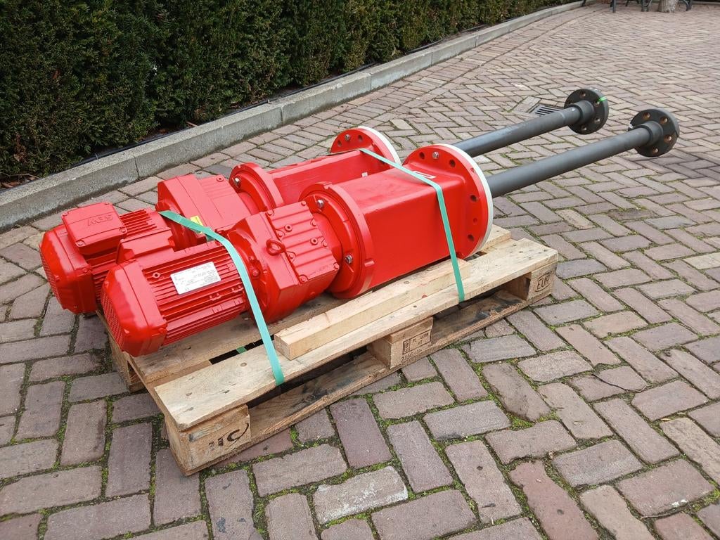 NEW! 2x SEW EURODRIVE rf77drn90l4/tf Stirnradgetriebemotor, Doe-het-zelf en Verbouw, Ophalen of Verzenden