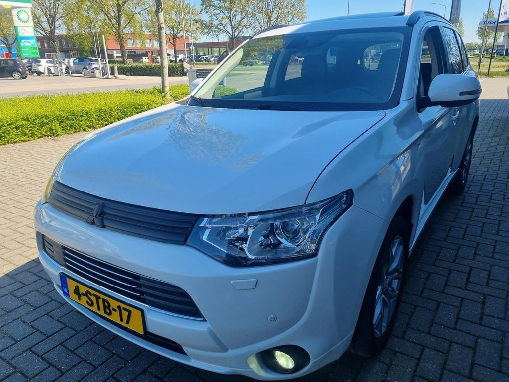 Mitsubishi Outlander 2.0 PHEV instyle+ Leder Schuifdak Navi, Auto's, Mitsubishi, Bedrijf, Outlander, 360° camera, 4x4, ABS, Achteruitrijcamera