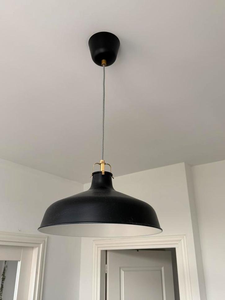 IKEA RANARP Hanglamp (Zwart/Goud), Huis en Inrichting, Lampen | Hanglampen, Gebruikt, 50 tot 75 cm, Metaal, Ophalen