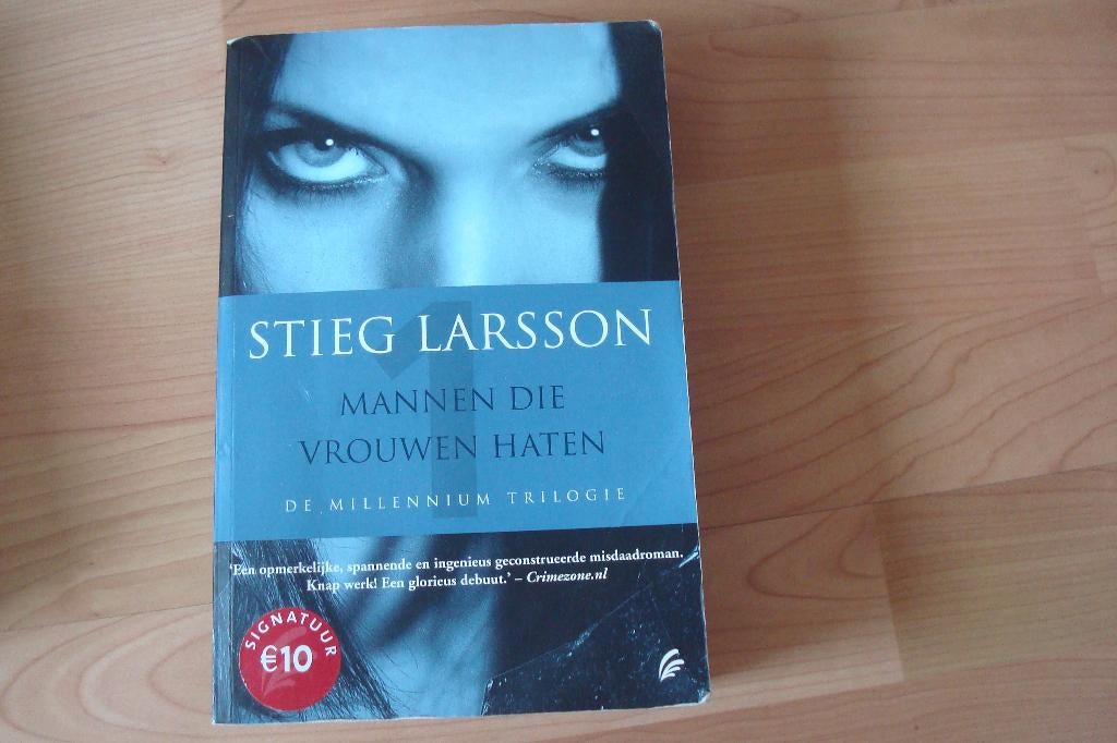 Stieg Larsson - Mannen die vrouwen haten, Ophalen of Verzenden, Gelezen
