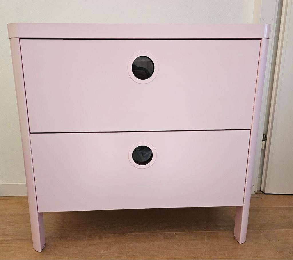 Leuke roze kast.

Ikea BUSUNGE. 2 lades.

Rotterdam, Huis en Inrichting, Slaapkamer | Nachtkastjes, Ophalen, Zo goed als nieuw