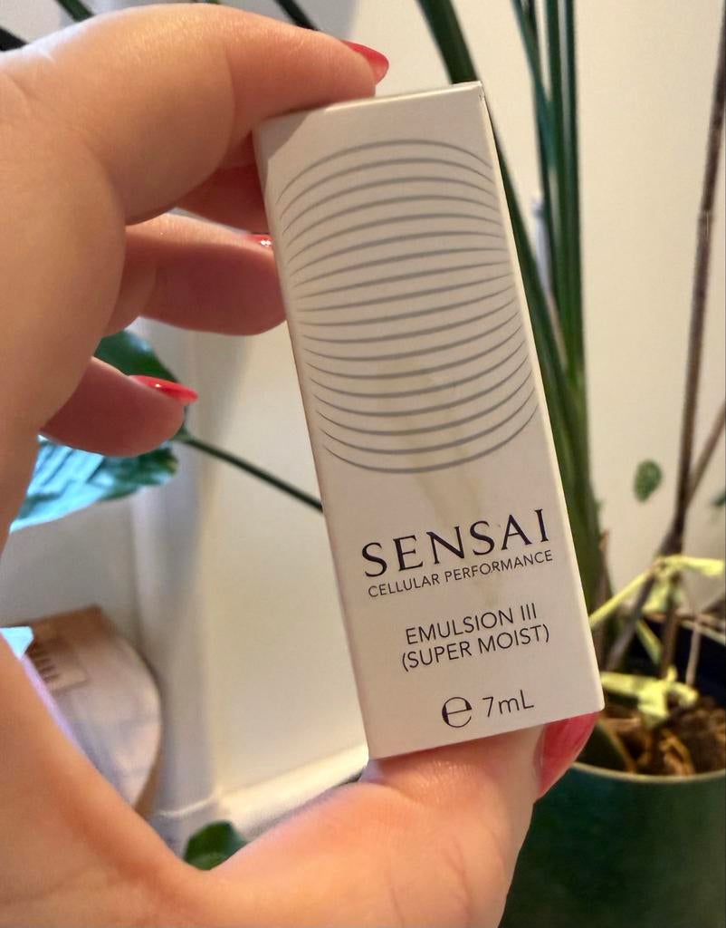 Sensai Cellular Performance Emulsion III (Super Moist) 7ml, Ophalen of Verzenden, Nieuw, Gehele gezicht, Verzorging