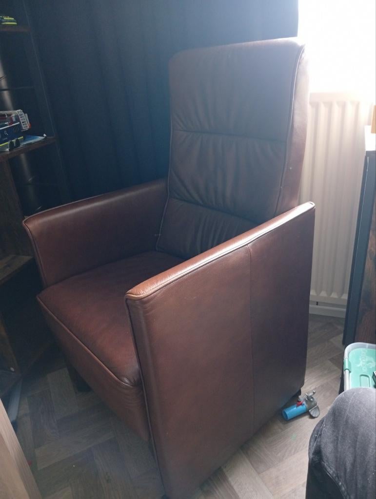 Comfortabele bruine leren fauteuil, Huis en Inrichting, Fauteuils, Ophalen, Gebruikt, Modern klassiek, 75 tot 100 cm