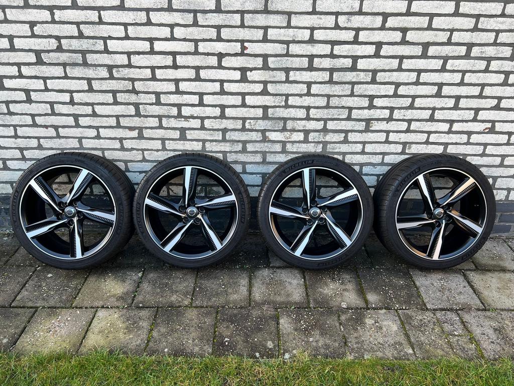 18I Volvo Rodas Velgen met Michelin Zomerbanden, Ophalen, 18 inch, Banden en Velgen, Zomerbanden